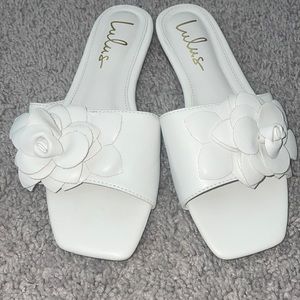 Lulu’s white flower slip on